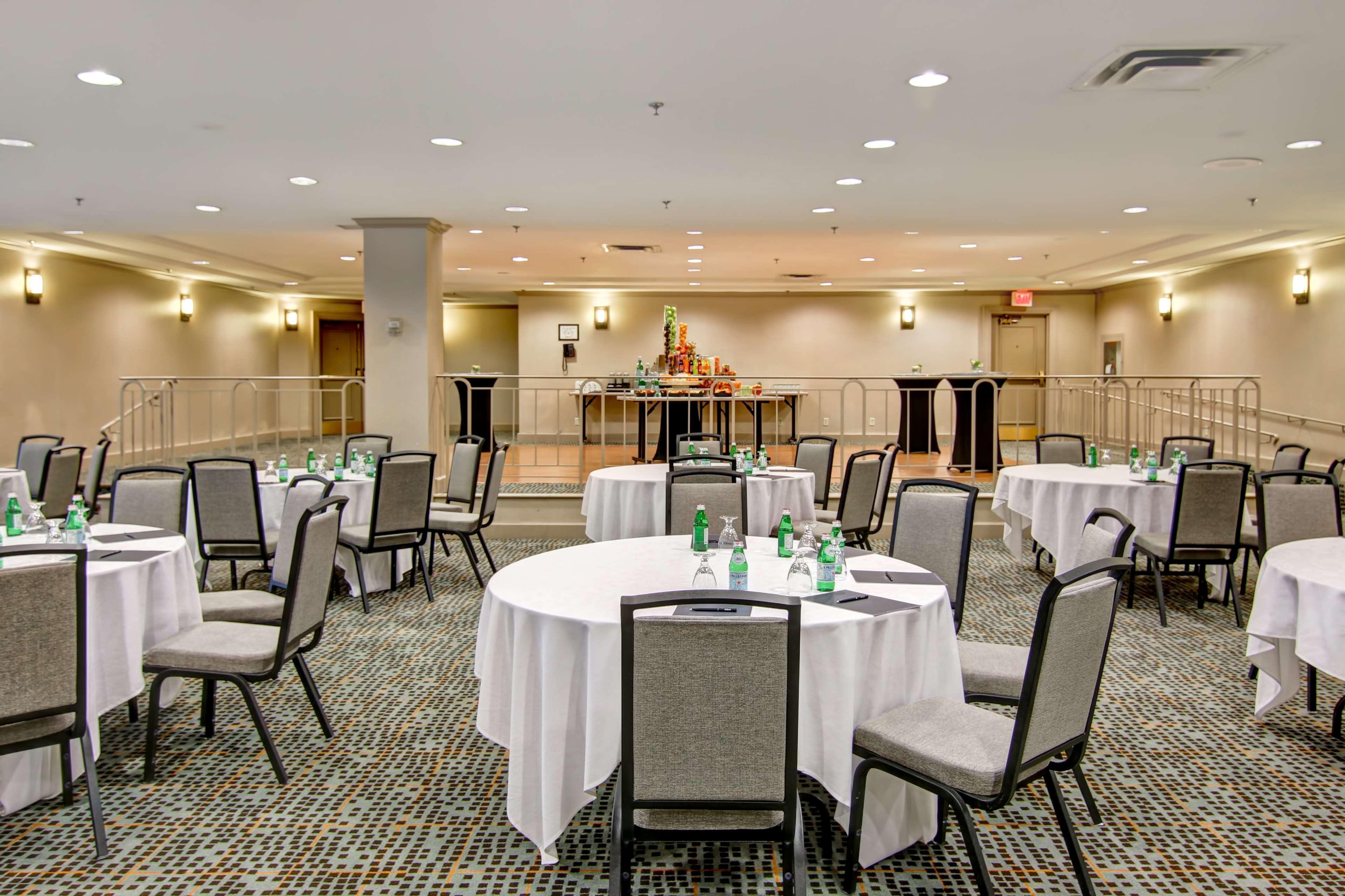 Hilton Mississauga/Meadowvale Hotel Exterior photo