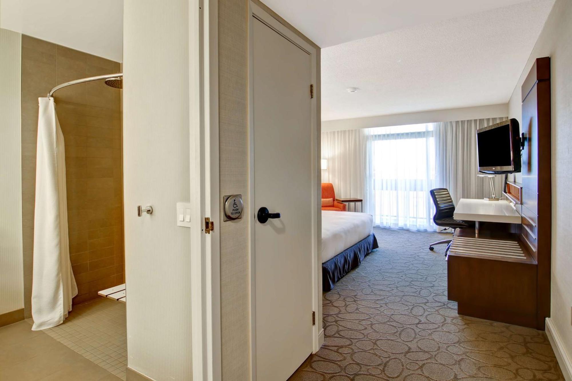 Hilton Mississauga/Meadowvale Hotel Exterior photo