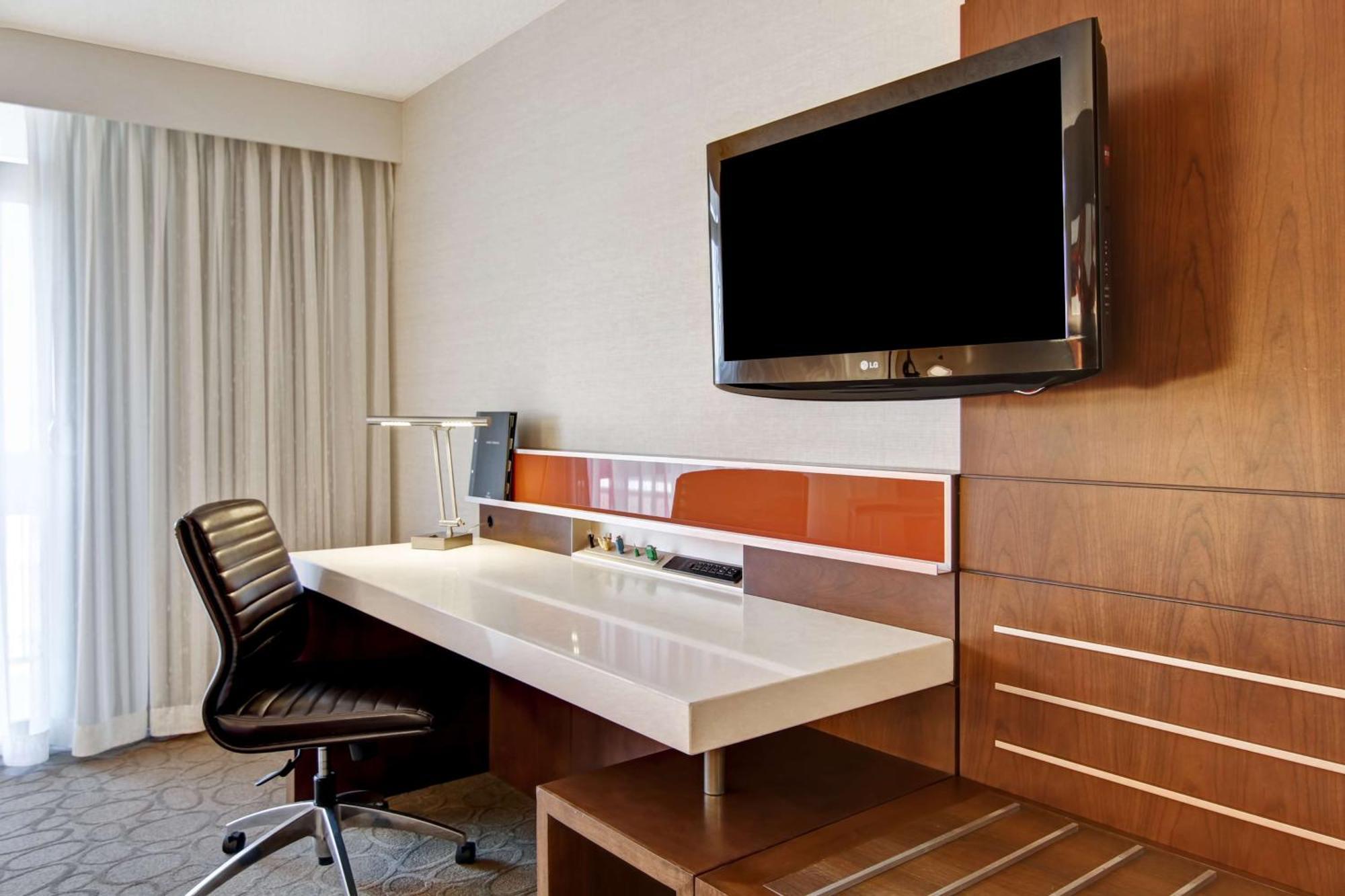 Hilton Mississauga/Meadowvale Hotel Exterior photo