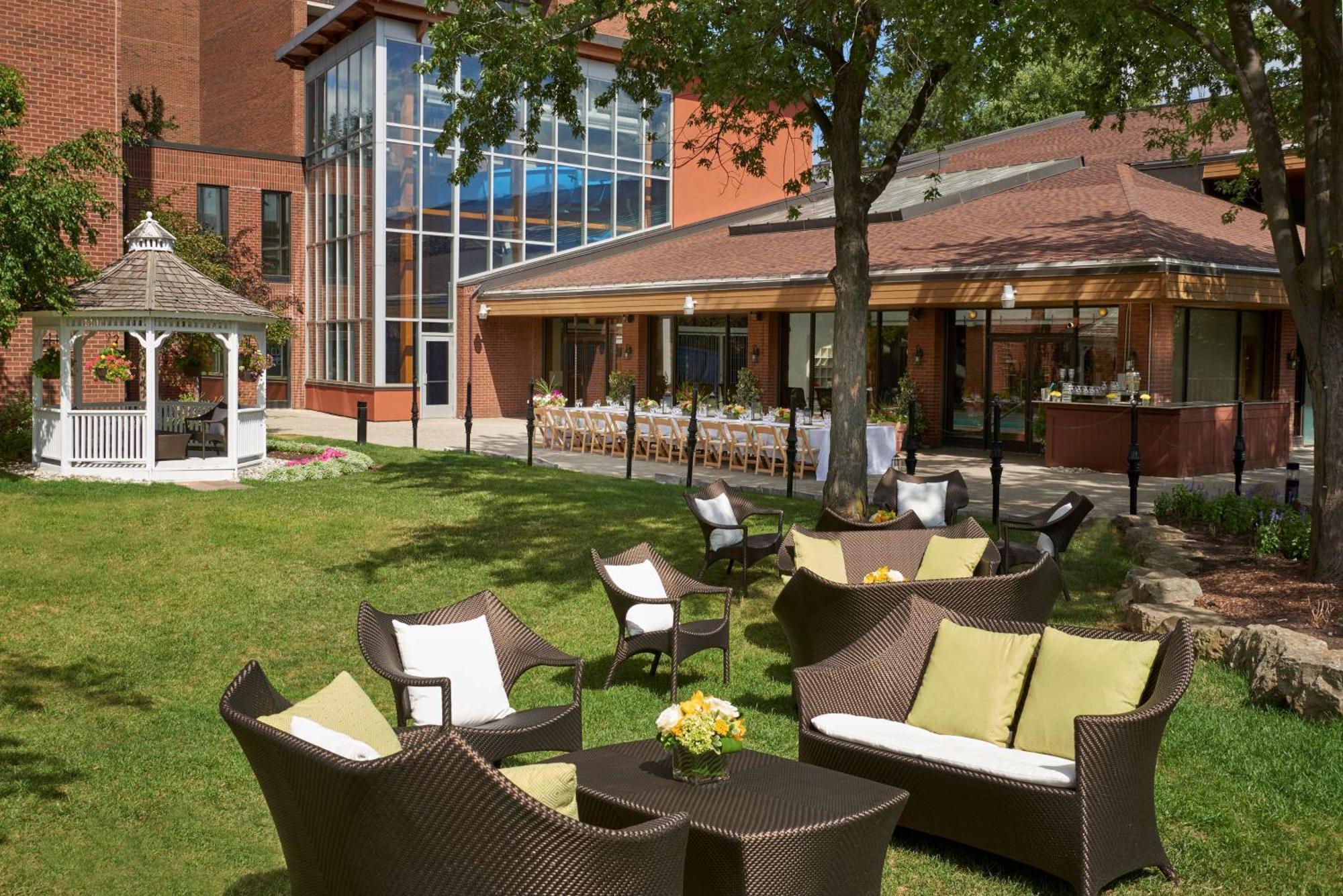 Hilton Mississauga/Meadowvale Hotel Exterior photo